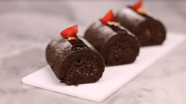 Kunafa Roll Cake
